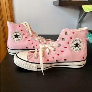 LIMITED EDITION VALENTINES DAY women's converse size 8 BRAND NEW